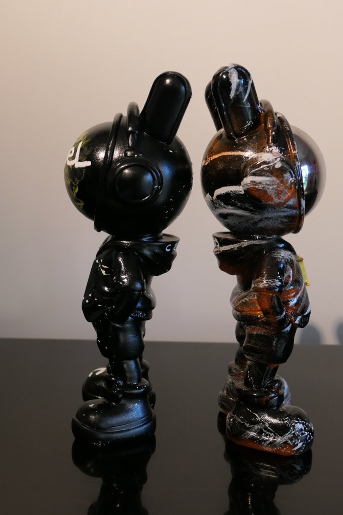 Rich'ART - Lot de 2 astronautes Chanel et Hermès en version "cool" #3.2