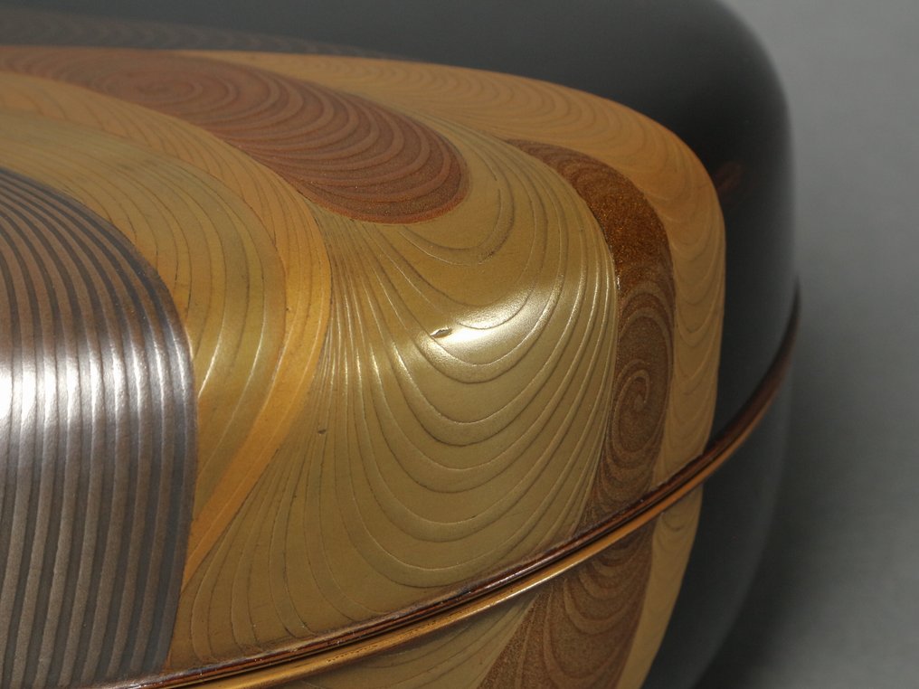 Container - Ogata Korin Style Wave and Chidori (Plovers) Maki-e Black Food Container #4.3