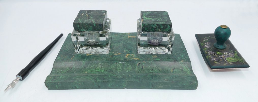 墨水池 - 绿色的石头, 玻璃 #1.0