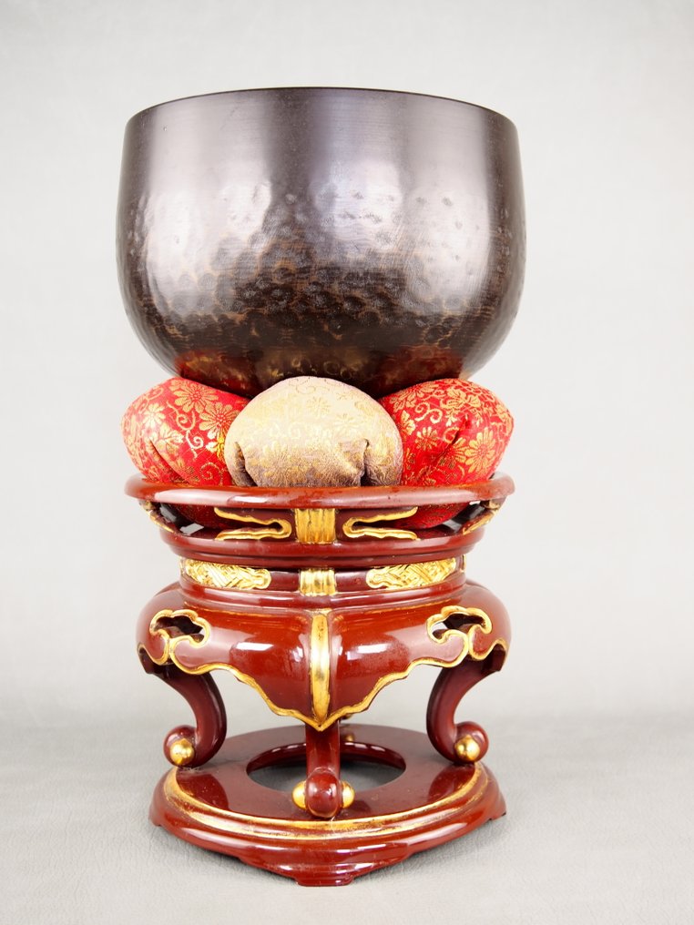  Butsudan - Orin 御鈴 (Buddhist bell) with a diameter of about 21 cm used in Buddhist altars - 1970-1980, 1980-1990, 1990-2000  #4.3