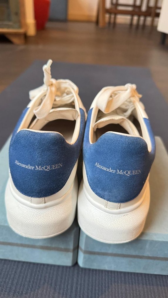 Alexander McQueen - Alexander McQueen Oversized Sneakers - Low-top trainers - Size: EU 40 #3.2