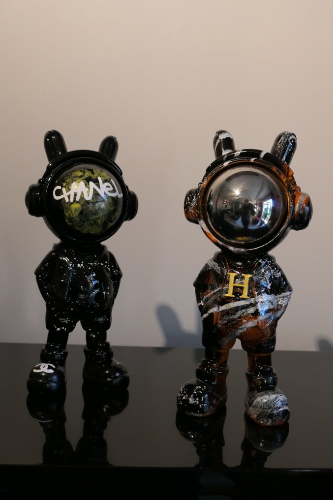 Rich'ART - Lot de 2 astronautes Chanel et Hermès en version "cool" #1.0