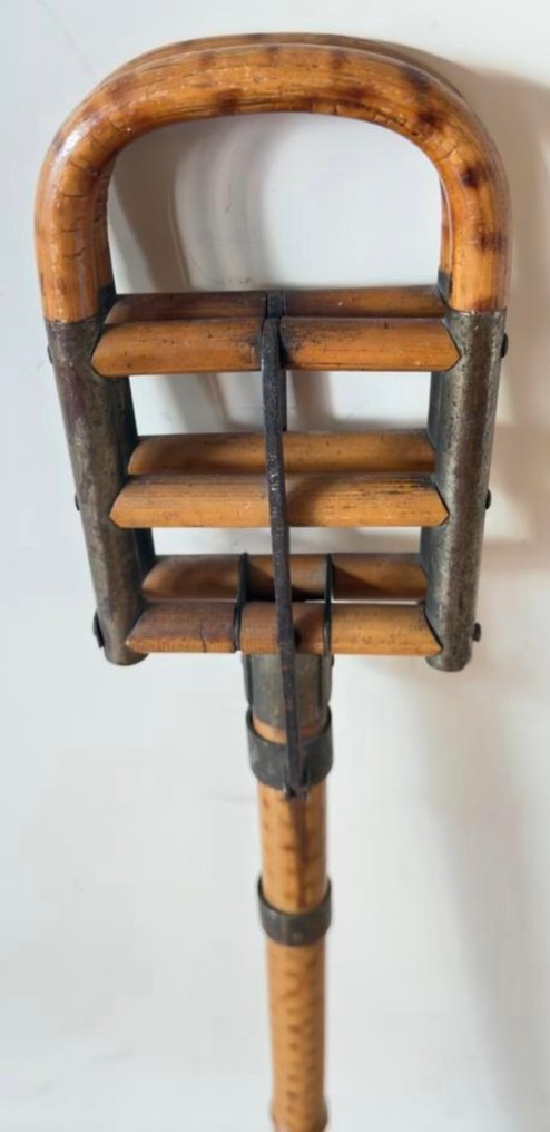 Walking stick - Antique walking and sitting stick made of bamboo and brass. #2.1
