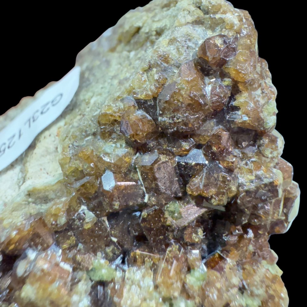 Vezuvián Kristálymátrix - Magasság: 4.5 cm - Szélesség: 4 cm- 95 g #4.3