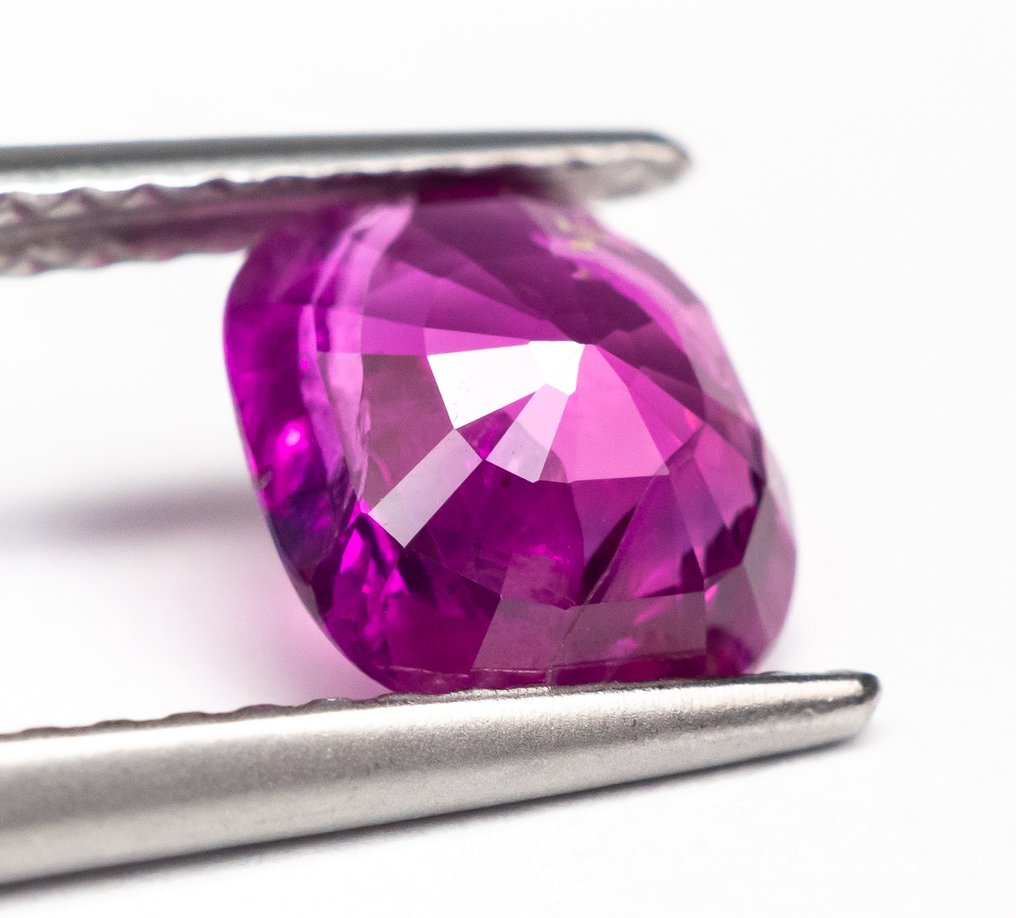 No Reserve Price Ruby - 1.56 ct - Lotus Gemology - Rich P Red (Burma) #2.1