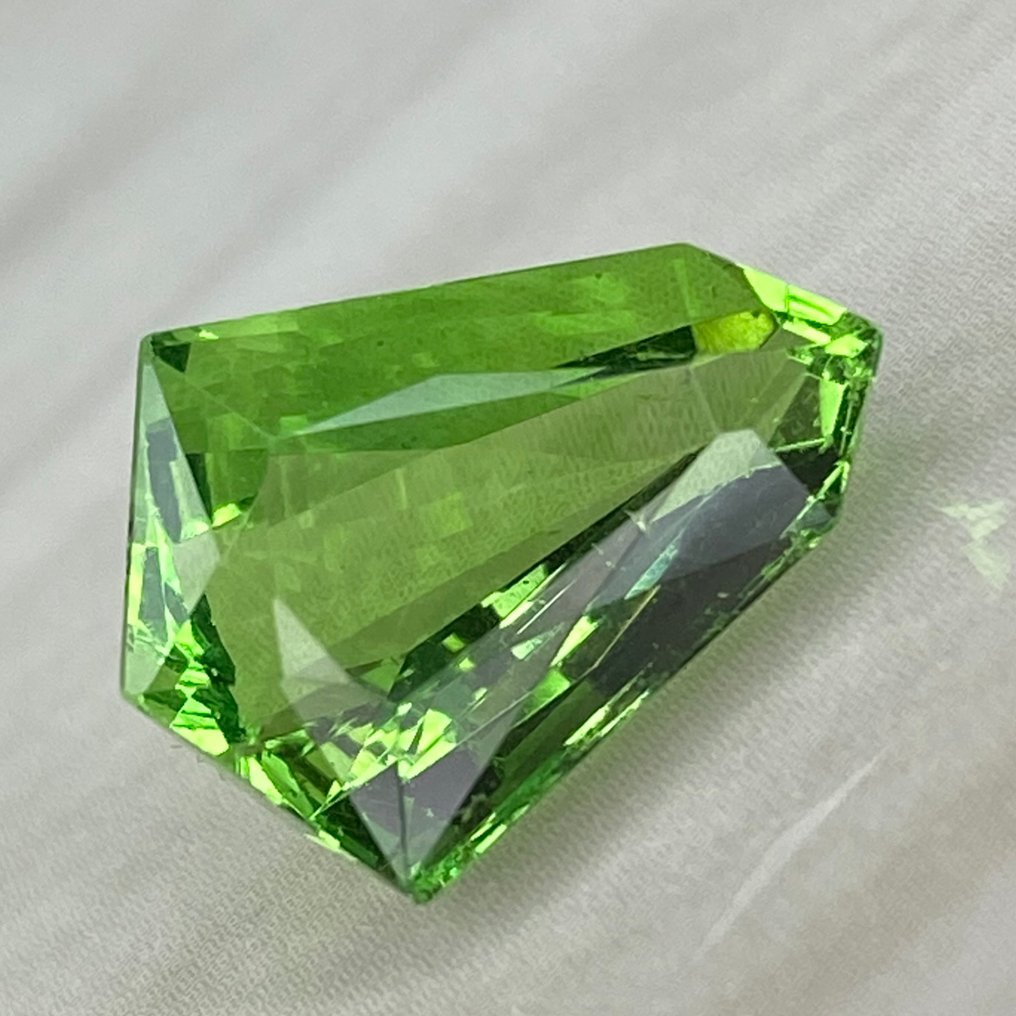 沒有保留價 綠色 螢石  - 8.74 ct - 國際有色寶石協會 (ICA GemLab) - Precision Cut #3.2