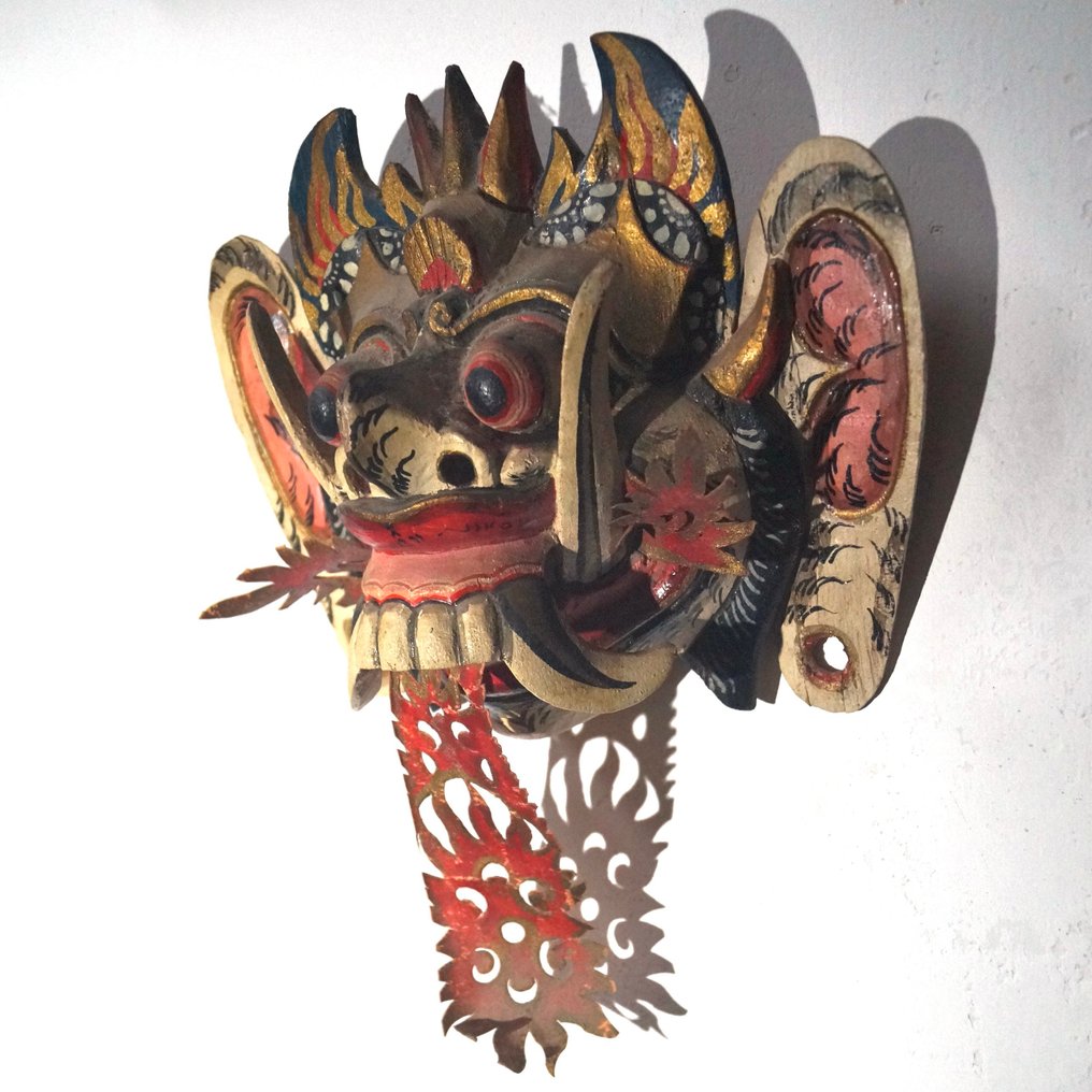 Rangda/Barong-maskit pitkällä nahkavartalolla. - Indonesia - 1900-luku #1.0