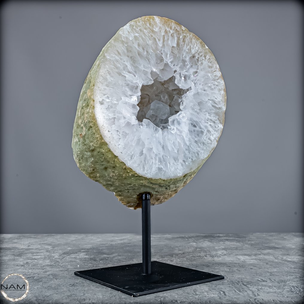 Natural Cut Geode Chalcedony & Agate På stand- 1461.45 g #2.1