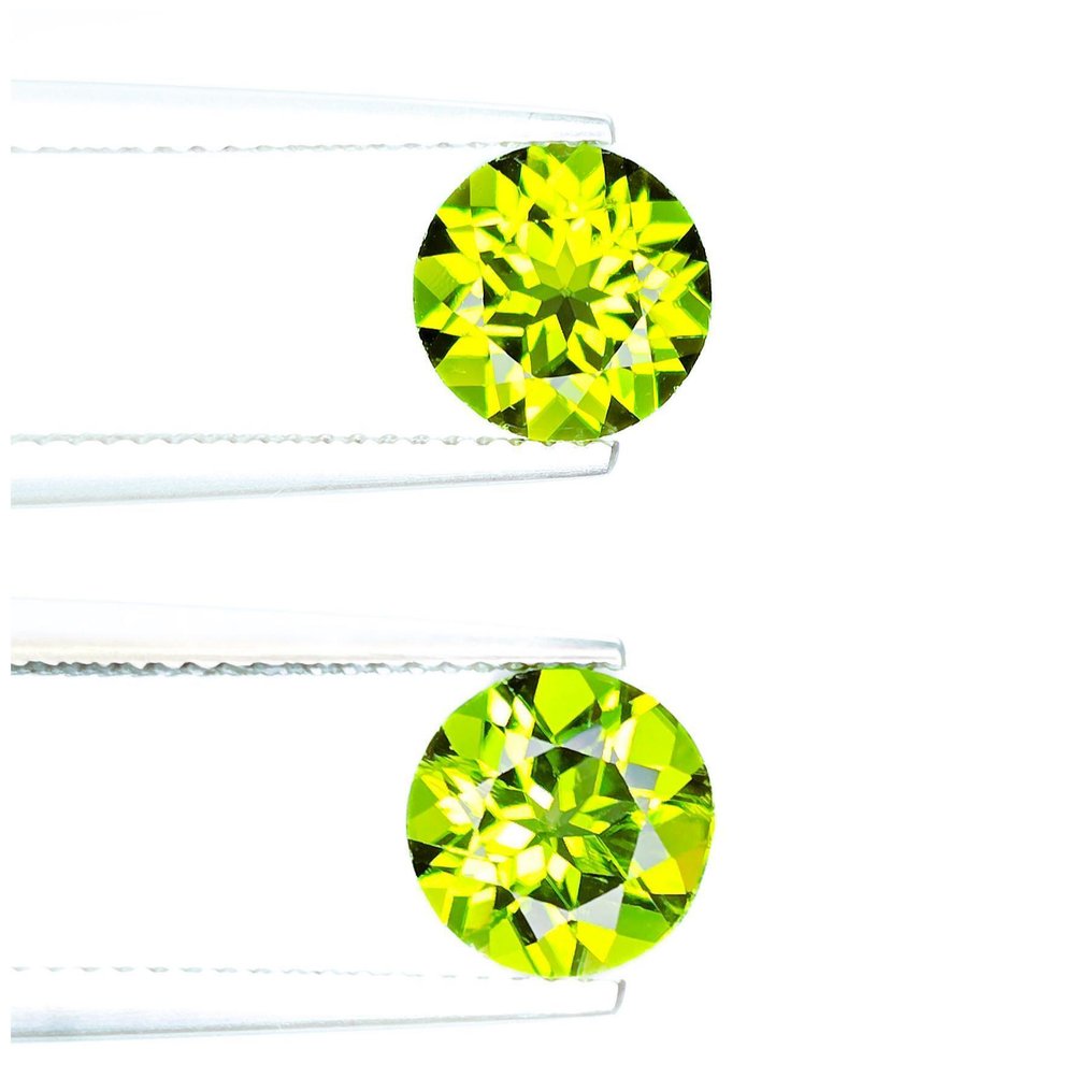 Nincs minimálár - 2 pcs Peridot - 3.85 ct - Nemzetközi Gemmológiai Intézet (IGI) - pár #1.0