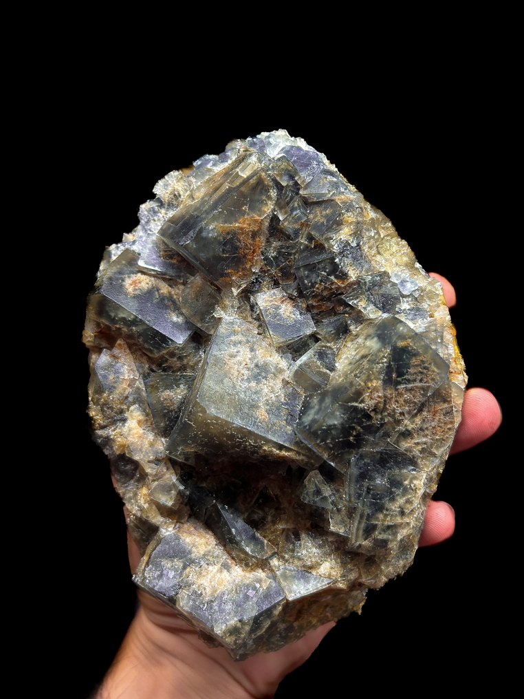 Magnifica fluorite, Chavaniac-Lafayette. { - Altezza: 16.5 cm - Larghezza: 12.5 cm- 1.2 kg #1.0