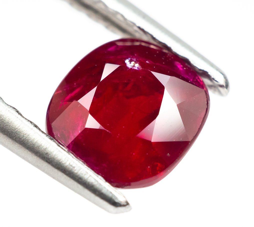 Nincs minimálár Rubin - 1.08 ct - Bellerophon Gemlab - Mélyvörös (Mozambik) #1.0