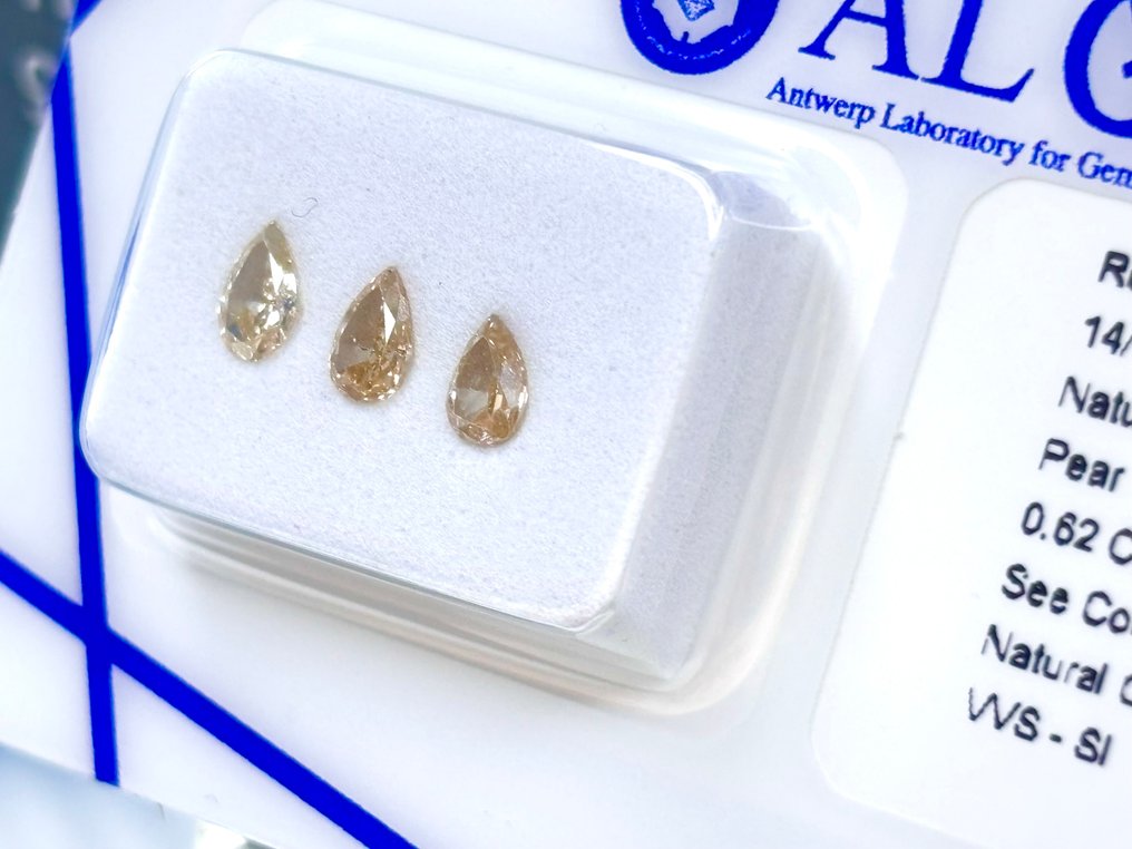 Sans Prix de Réserve - 3 pcs Diamant  (Couleur naturelle)  - 0.62 ct - Poire - Fancy Brunâtre Jaune - VVS1, SI1 - Antwerp Laboratory for Gemstone Testing (ALGT) #4.3