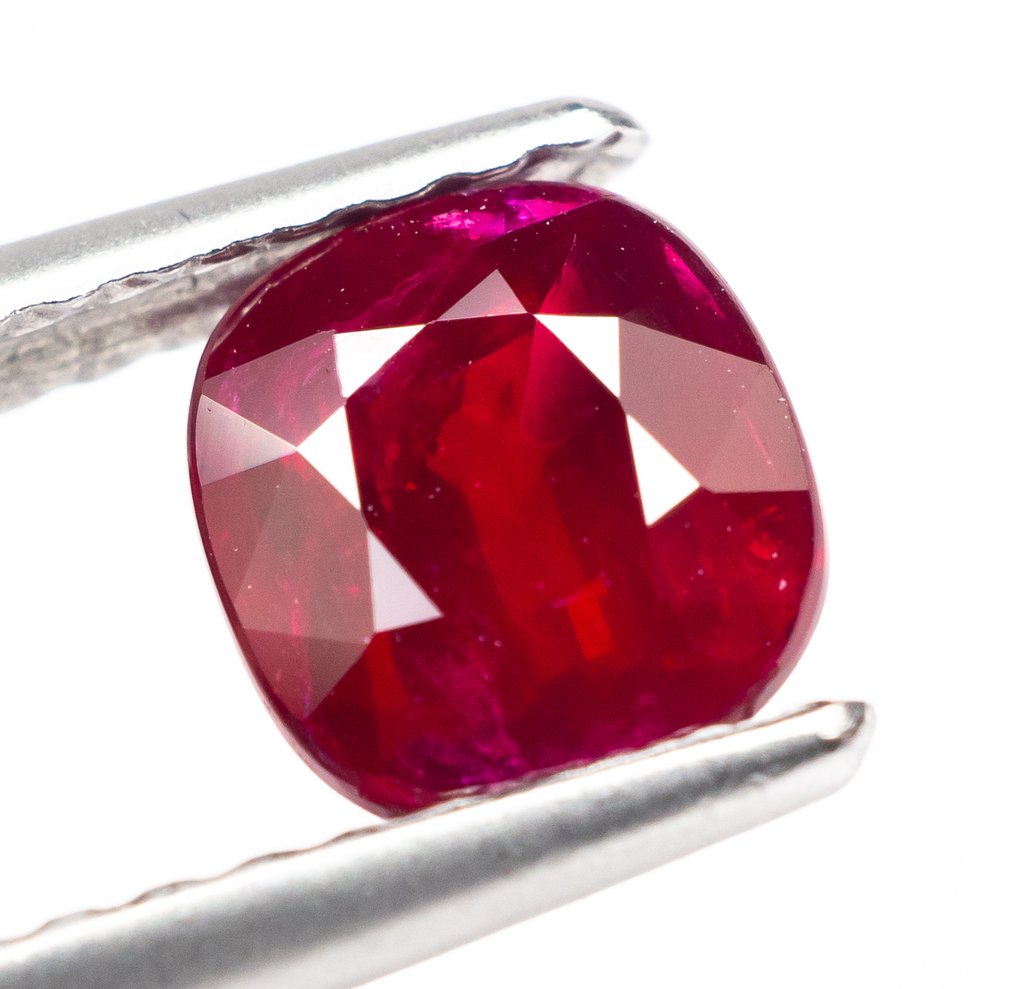 Nincs minimálár Rubin - 1.08 ct - Bellerophon Gemlab - Mélyvörös (Mozambik) #2.1