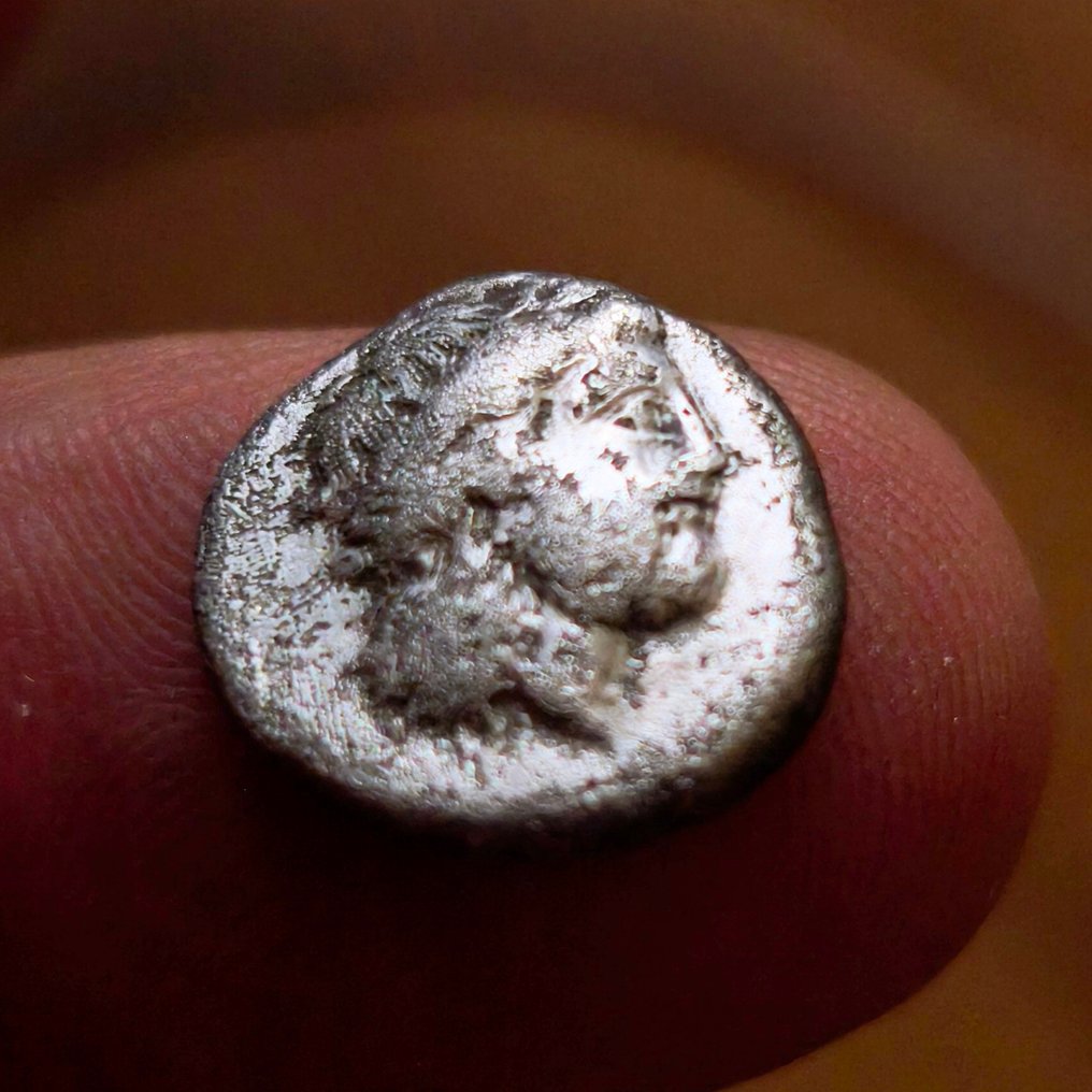 Mysia, Lampsacus Silver Hemidrachm circa 4th-3rd BC - Laureate head of Zeus  // Athena . ( Extremely Rare )  (No reserve price) #1.0