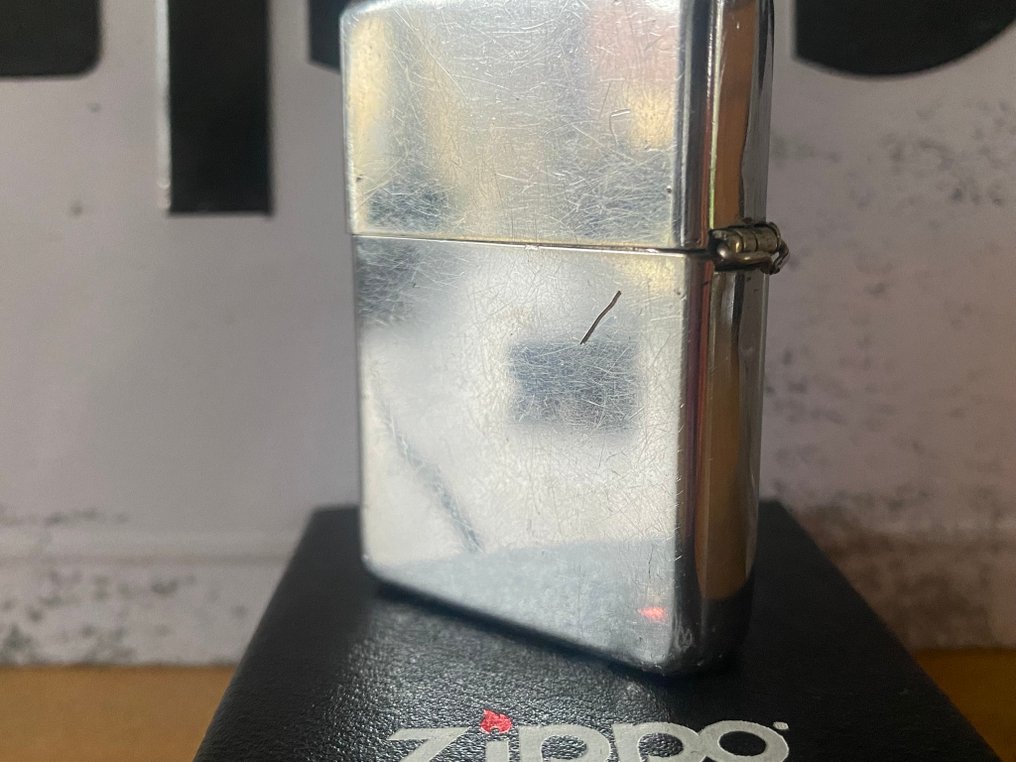 Zippo - ZIPPO 60 TH ANNIVERSARY 1932-1992 - gravé - Ingen mindstepris - Lighter - Stål (rustfrit), Messing #3.2