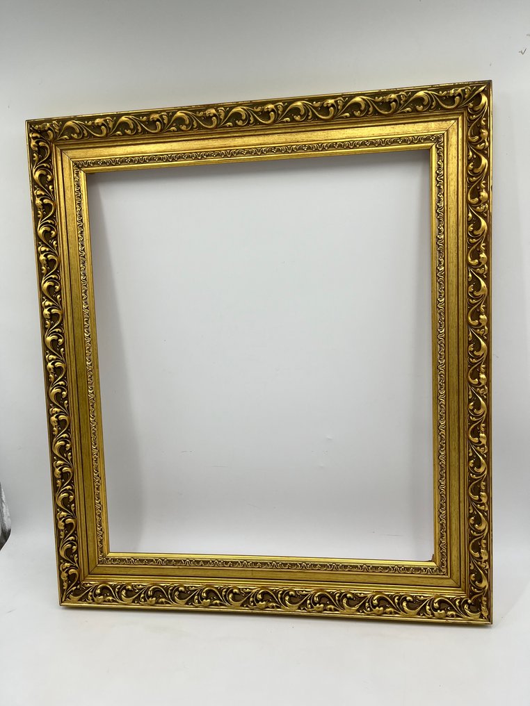 Frame  - Wood - Large golden frame #2.1