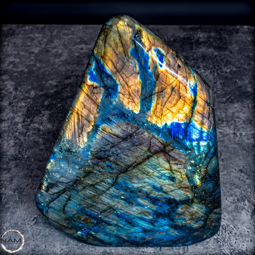 Natural First Quality Labradorite Polished- 2005.46 g #4.3