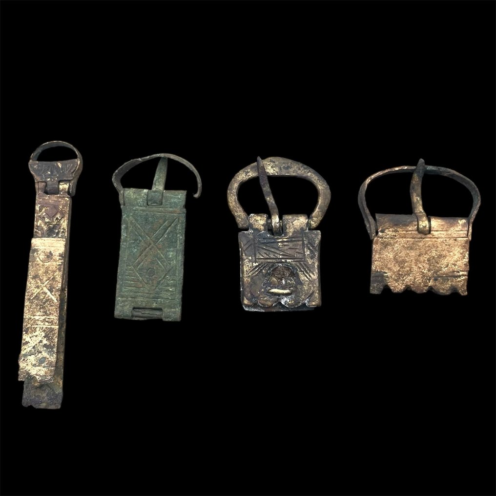 中世纪及后中世纪 青铜和黄铜 稀有的扣环和/或皮带扣端 - 0 mm #1.0