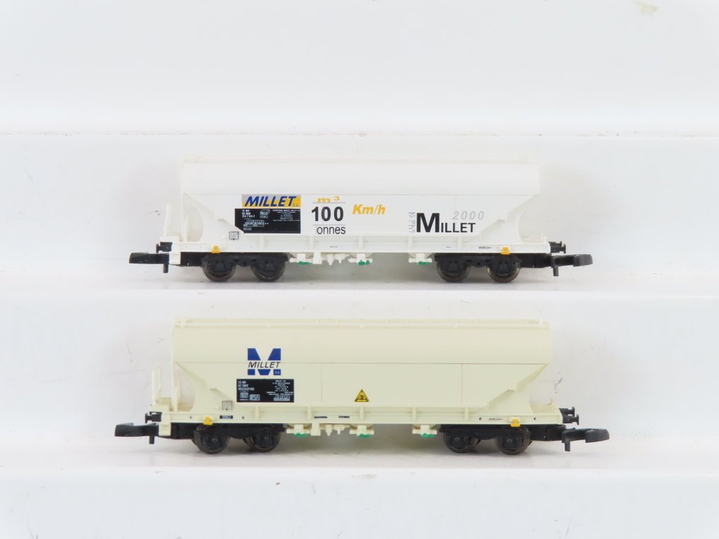 Märklin Z轨 - 82621 - 模型火车货车组 (1) - 两件套货车组，配备4轴“Hoppers”，印有“Millet”标志 - SNCF #1.0