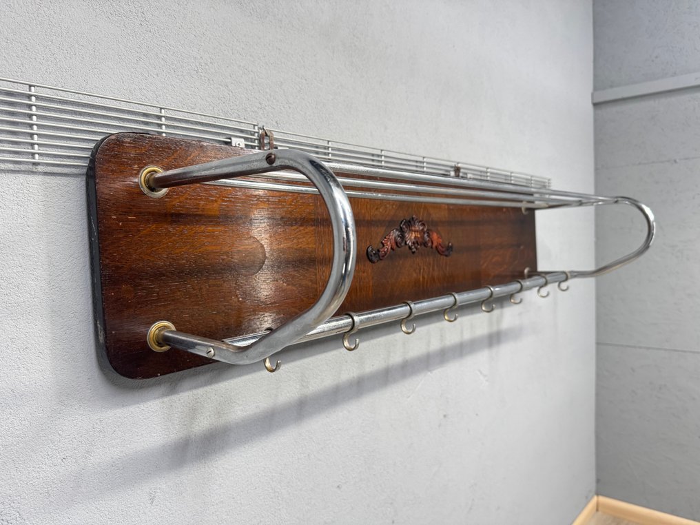 衣帽架 - 木, 鉻 - 复古墙壁衣架，配有木质支架及镀铬架 #4.3