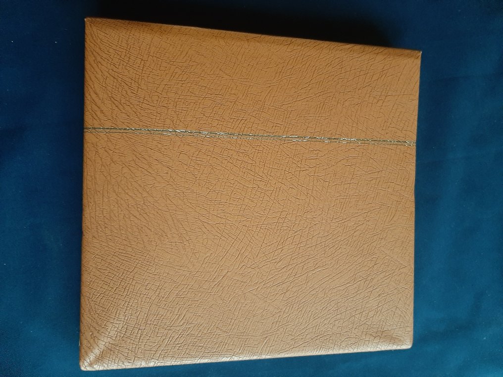 Belgium 1988/2003 - Collection of small sheets in Safe album (including the 'Cultural' 2387/89). #2.1