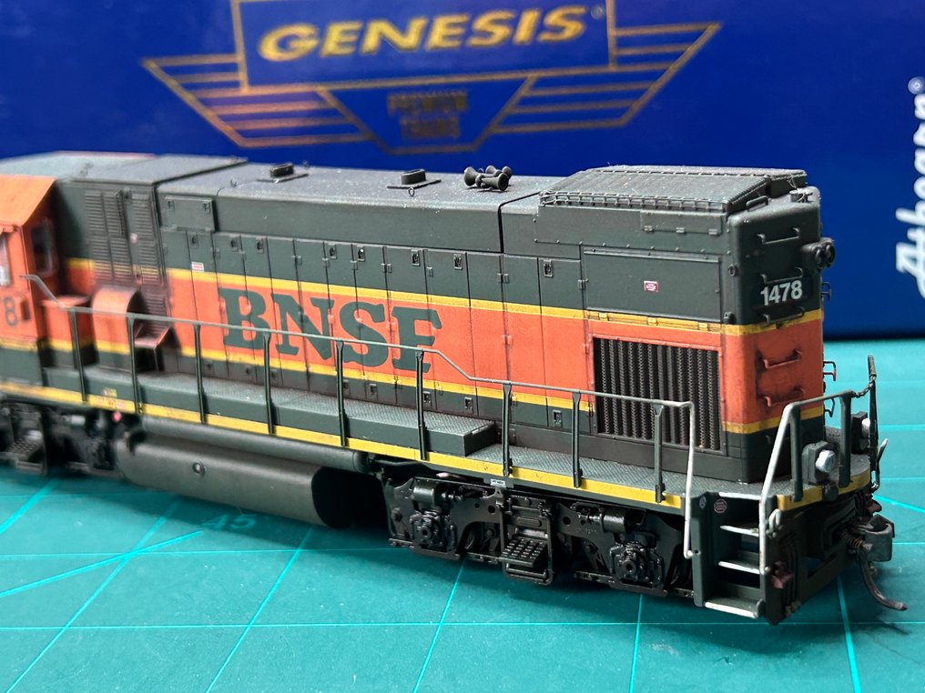 Athearn GENESIS H0轨 - ATHG13219 - 柴油电力机车 (1) - EMD GP15-1 - BNSF #3.2