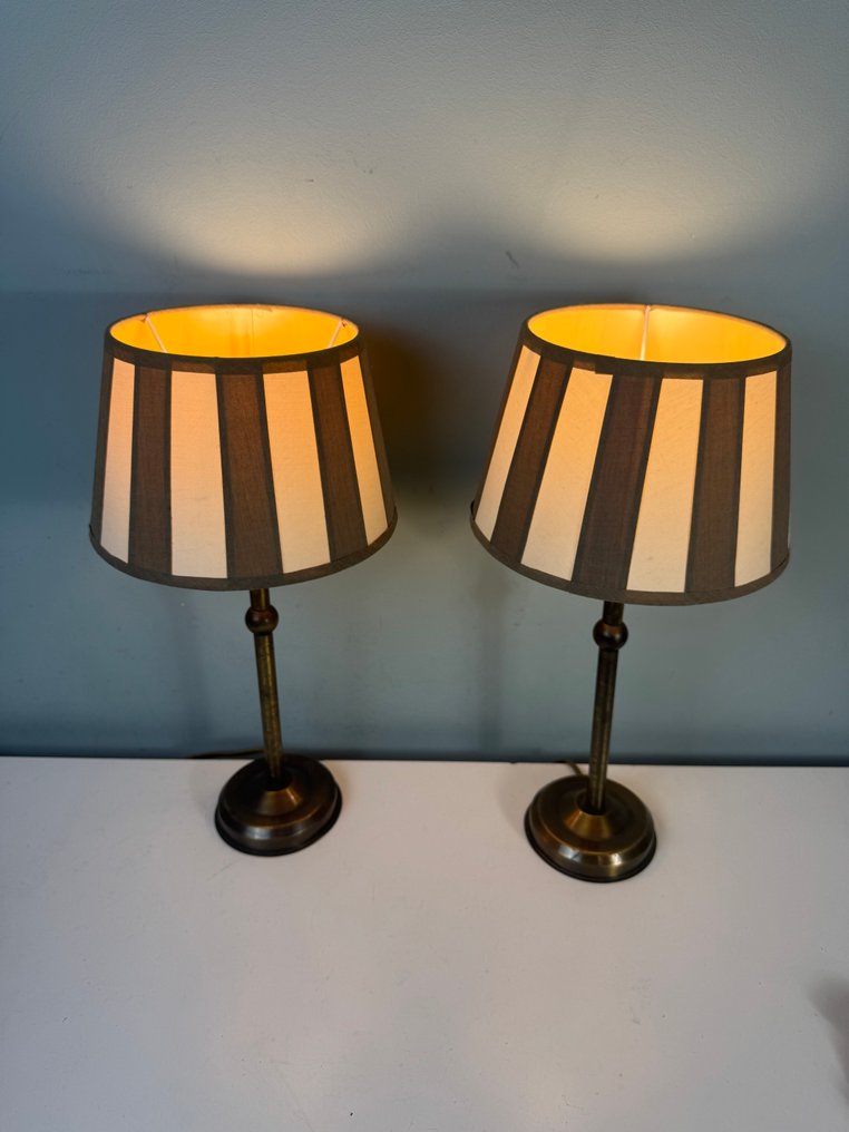 Φωτιστικό (2) - Εκλεπτυσμένο σετ λαμπτήρων δαπέδου με ριγέ καλύμματα για ένα κομψό εσωτερικό - Ορείχαλκος #4.3