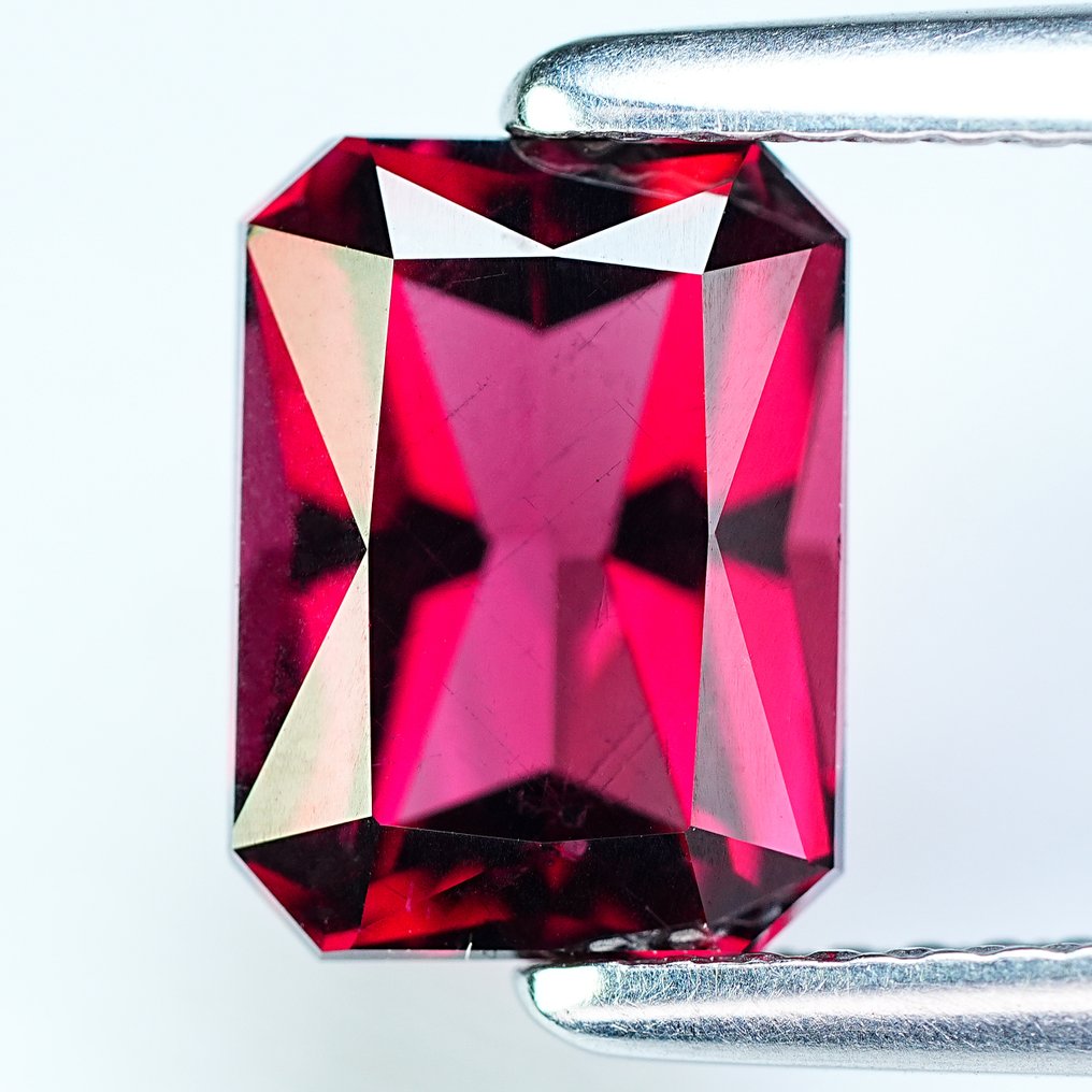 Nincs minimálár - 1 pcs Piros Rodolit - 3.25 ct - Nemzetközi Színes Drágakő Szövetség (ICA GemLab) - AAA Fine Cut nem fűtött #1.0
