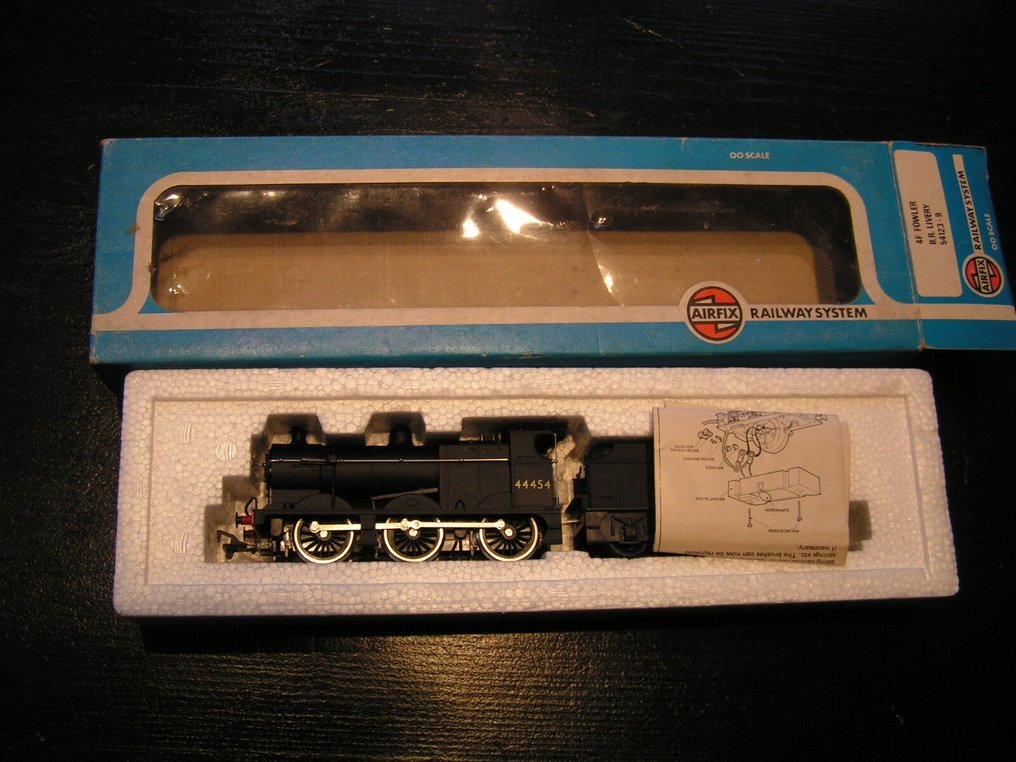Airfix 00 - 54123 - Ατμομηχανή με όχημα μεταφοράς (1) - Fowler Class 4F 0-6-0 - British Rail #1.0