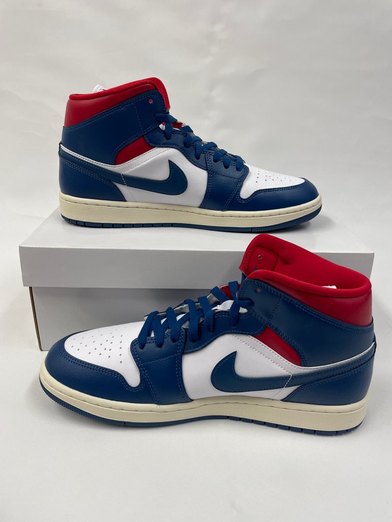 Air Jordan - Air Jordan 1 Mid - Sneakers - Size: EU 44 #1.0