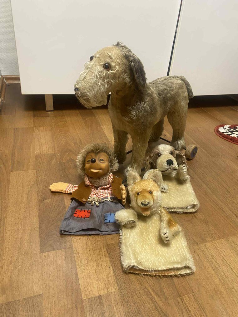 Steiff - Pluszowa zabawka Vorkriegs Hund auf Rollen (langgezognes F) & drei alte Steiff Handpuppen - 1920-1930 - Niemcy #1.0
