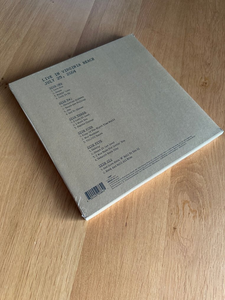 KISS - Off The Soundboard: Live in Virginia Beach July 25, 2004 - 3 x LP-album (trippelalbum) - Färgad vinyl, 180 gram - 2004 #3.2