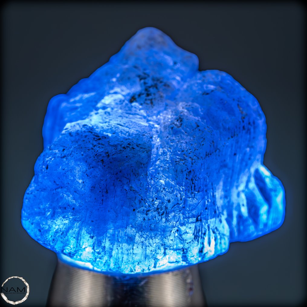 自然的，罕见的蓝宝石 强烈的蓝色原始水晶亮点，具有非凡的光彩 - 37.85 克拉- 7.57 g #2.1