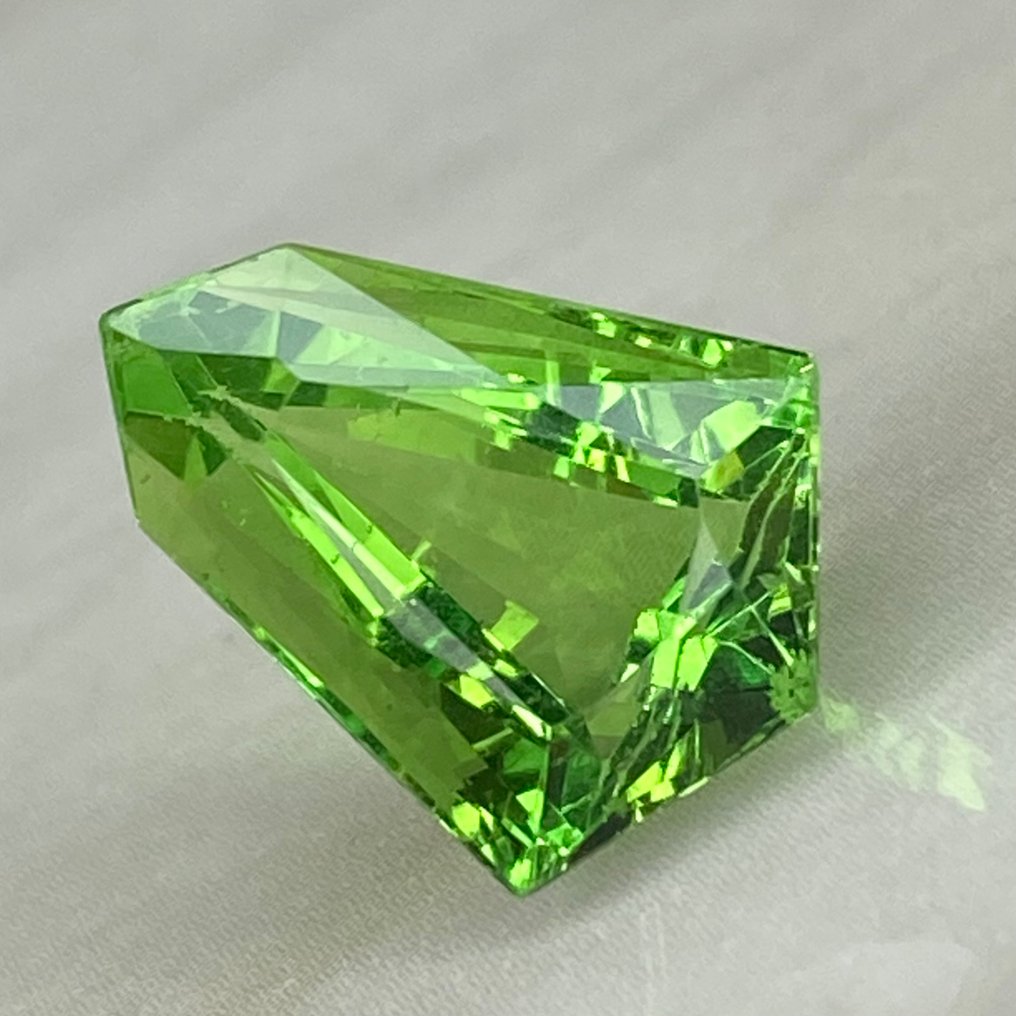 沒有保留價 綠色 螢石  - 8.74 ct - 國際有色寶石協會 (ICA GemLab) - Precision Cut #2.1