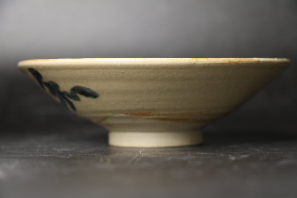 Κύπελλο τσαγιού με πόδι και καλλιγραφία - επικάλυψη σεληνιακού χρώματος σε βάση βάθρου. - Κεραμικό - Ιαπωνία - 1900-2000 #3.2