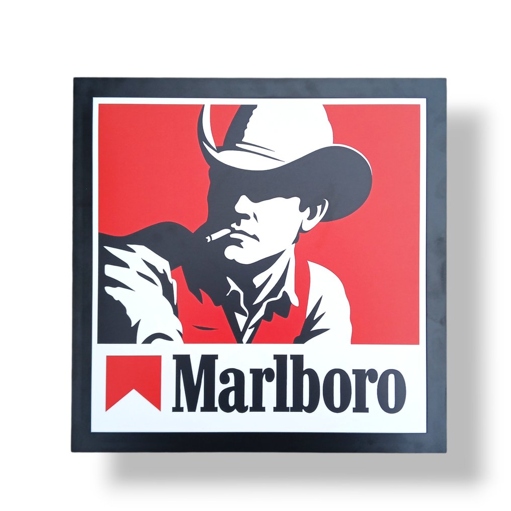 Marlboro - Publicité lumineuse en bord de route de Marlboro avec le Marlboro Cowboy. - Enseigne lumineuse - Plastique, Acier #1.0