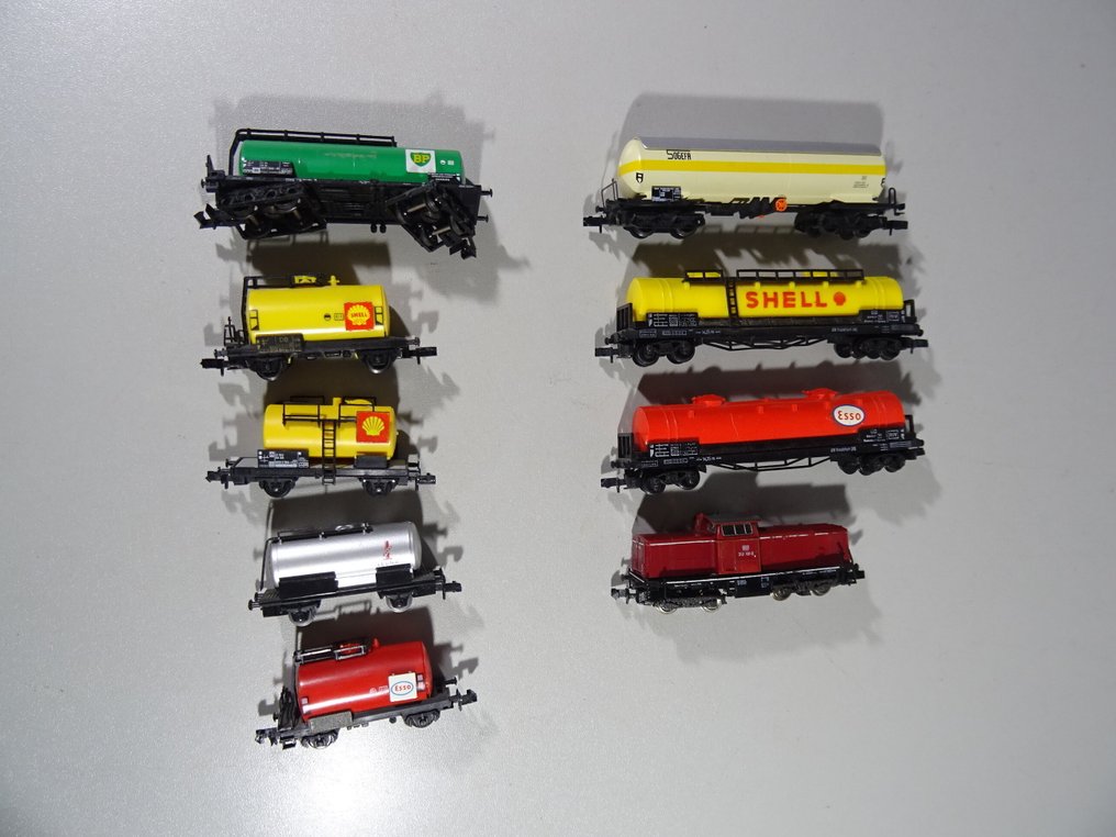 Arnold Rapido, Trix N - Set di treni (9) - Treno cisterna con locomotiva Diesel V212 e 8 carri cisterna - DB #2.1