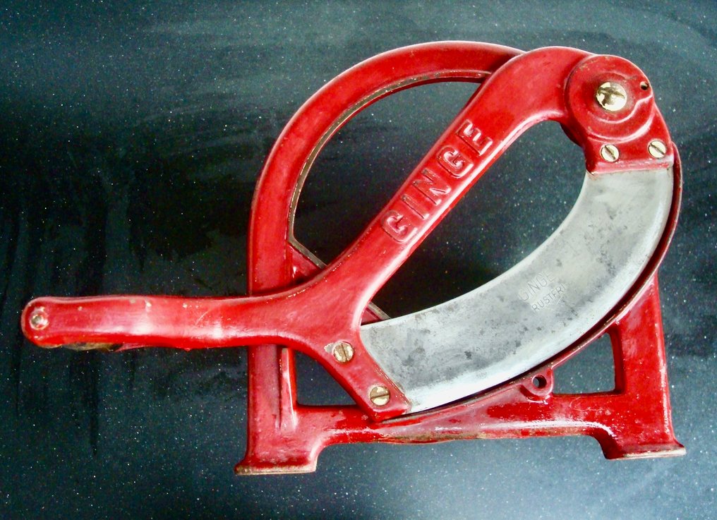 Ginge - Bread slicer - Beech wood, R.V.S., steel. #3.2