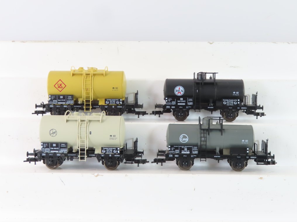 Fleischmann H0 - 94 5802 - 模型貨運火車組合 (1) - 四件套货车组，包括两轴锅车“Hoechst”、“UK”、“DEA”和“EVA”。 - DB #1.0