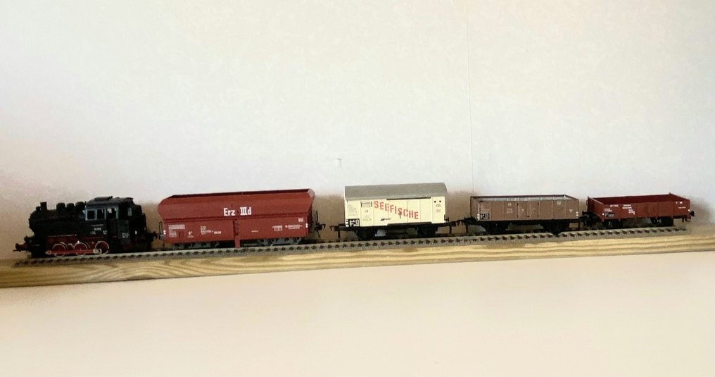 Roco, Fleischmann H0 - Train set (5) - BR80 with 4 goods wagons - DB #1.0