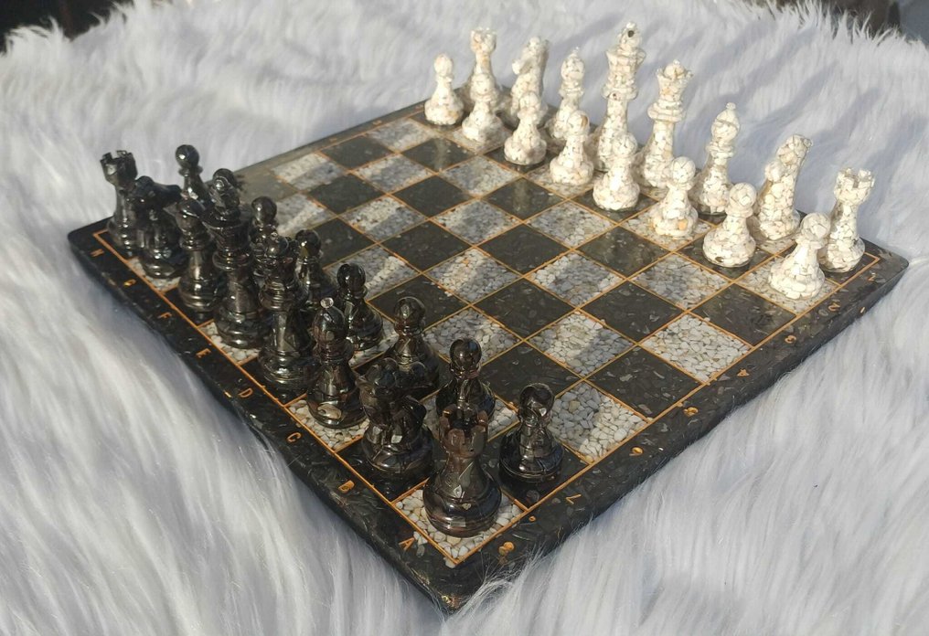 Set di scacchi - White Howlite (Stati Uniti), Hematite (Madagascar), resina #2.1