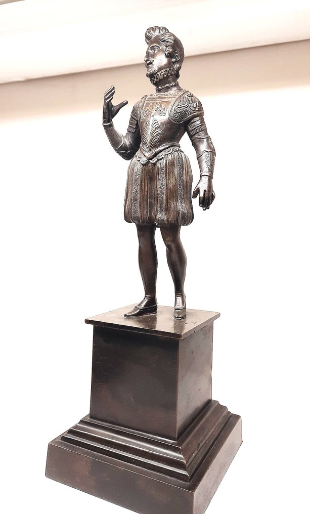 雕像 - 黄铜色 #1.0