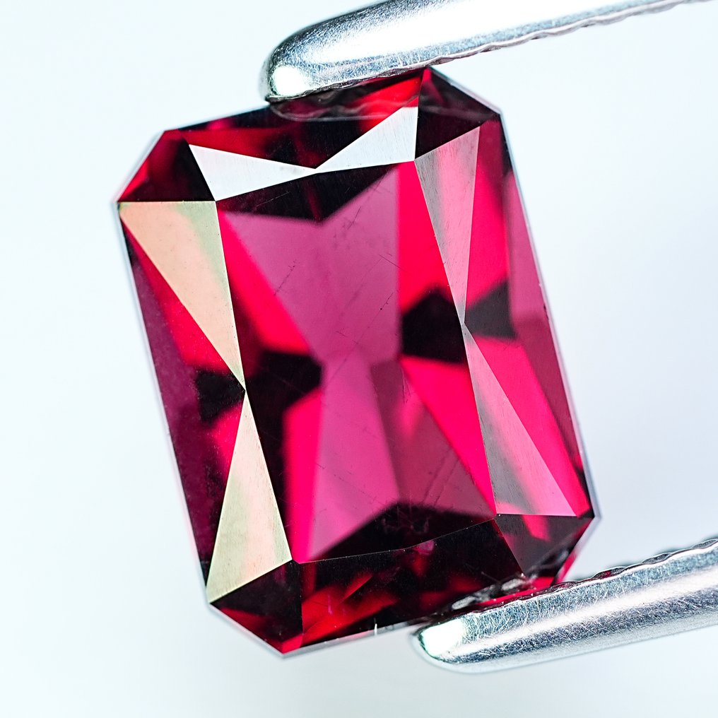 Nincs minimálár - 1 pcs Piros Rodolit - 3.25 ct - Nemzetközi Színes Drágakő Szövetség (ICA GemLab) - AAA Fine Cut nem fűtött #3.2