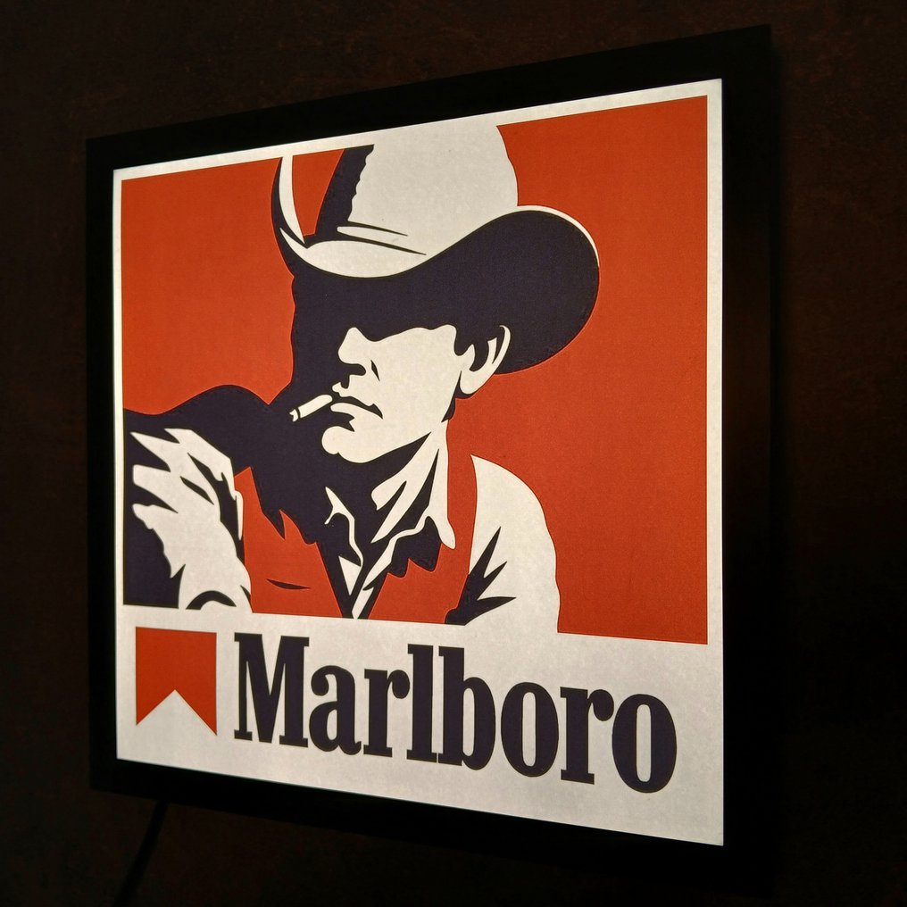 Marlboro - Publicité lumineuse en bord de route de Marlboro avec le Marlboro Cowboy. - Enseigne lumineuse - Plastique, Acier #4.3