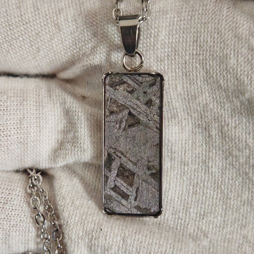 Colgante de acero y meteorito con cadena de acero inoxidable Meteorito de hierro - Altura: 36 mm - Ancho: 11 mm - 2.72 g - (1) #4.3