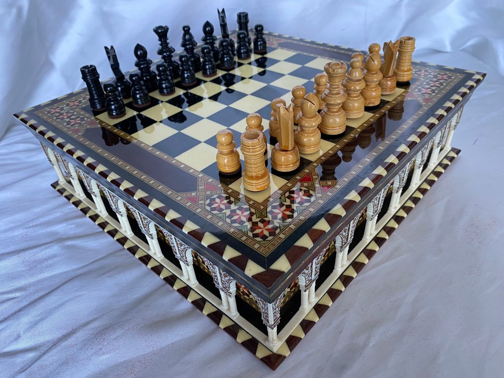 Chess set - Impressive vintage Alhambra chess table - handcrafted in bone and wood. #2.1