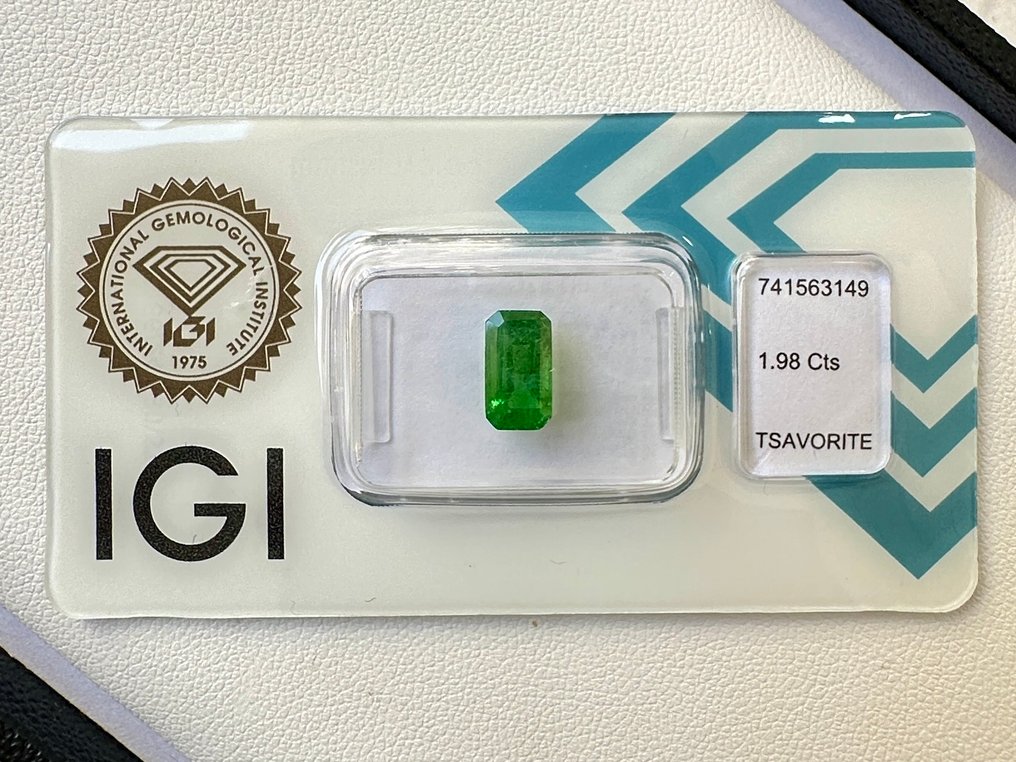没有保留价 - 1 pcs 绿色 沙弗莱石 - 1.98 ct - 国际宝石研究院(IGI) - 令人惊叹的闪耀绿色 #2.1