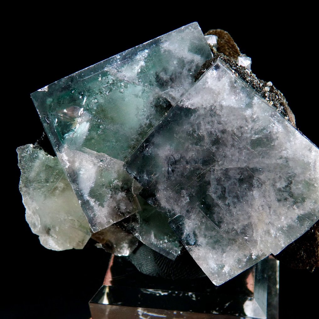 萤石在菱铁矿上 威尔德尔，宾恩斯，英格兰，英国 - 高度: 6.8 cm - 闊度: 5 cm- 165 g #1.0