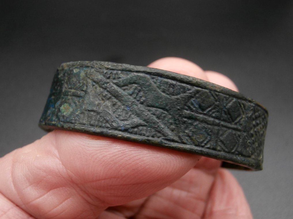 维京时期 美丽的青铜手链，带有装饰  (没有保留价) #4.3