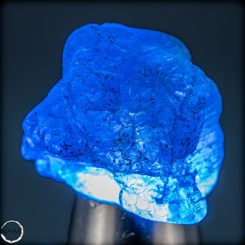 自然的，罕见的蓝宝石 强烈的蓝色原始水晶亮点，具有非凡的光彩 - 37.85 克拉- 7.57 g #4.3